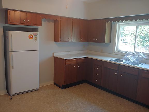 5th image of 608 Thomas Ave