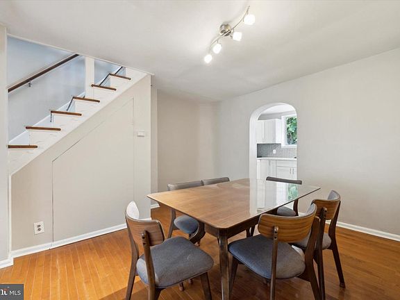 4th image of 933 League St