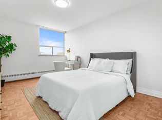35 Warrender Ave, Toronto, ON M9B5Z5