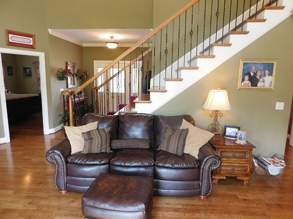 5th image of 115 Peppertree Dr NE