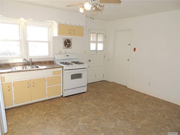 2nd image of 3670 Somerset Dr