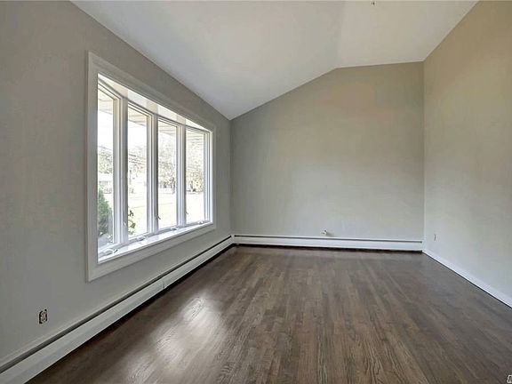 5th image of 951 Thompson Dr