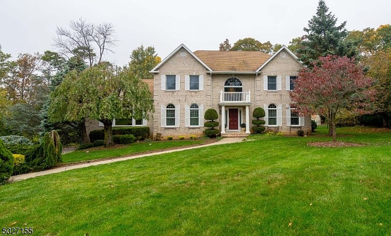 1st image of 5 Coventry Ln