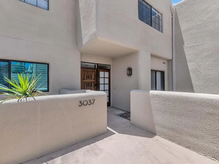 3037 E Rose Ln — Photo 3