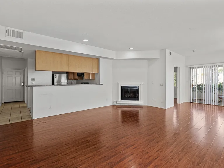 111 S Croft Ave — Photo 30