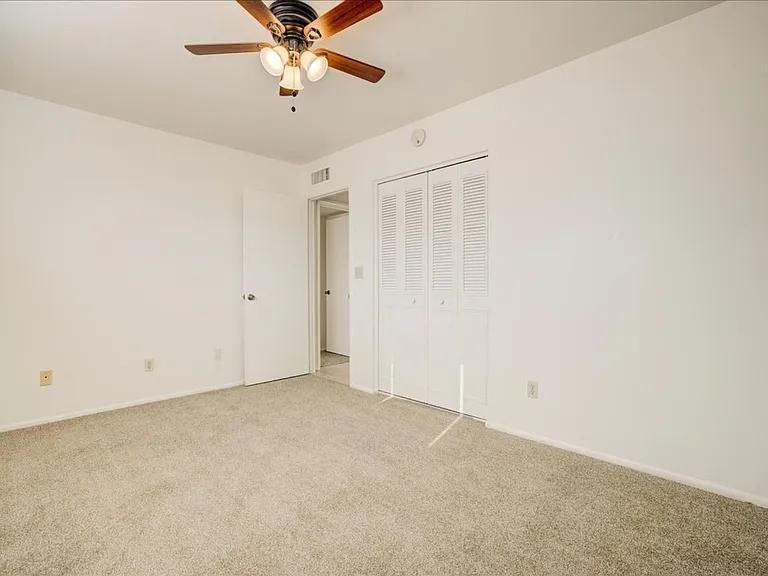 665 N Banff Ave — Photo 24