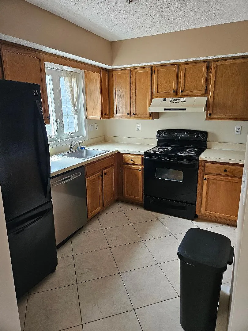 1 bed, 1.5 bath, 1096 sqft, $1,800 — Photo 3