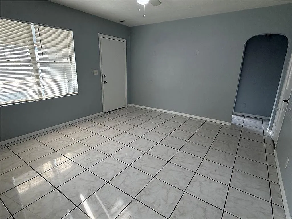 2 bed, 1.0 bath, 784 sqft, $1,549 — Photo 2