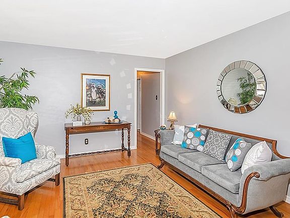 5th image of 8250 Bishops Ln
