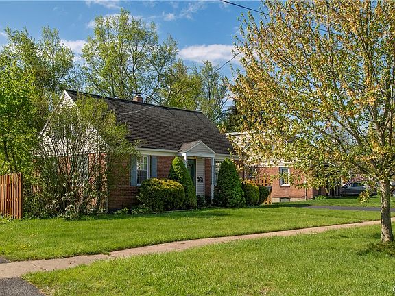 3rd image of 311 Oakwood St