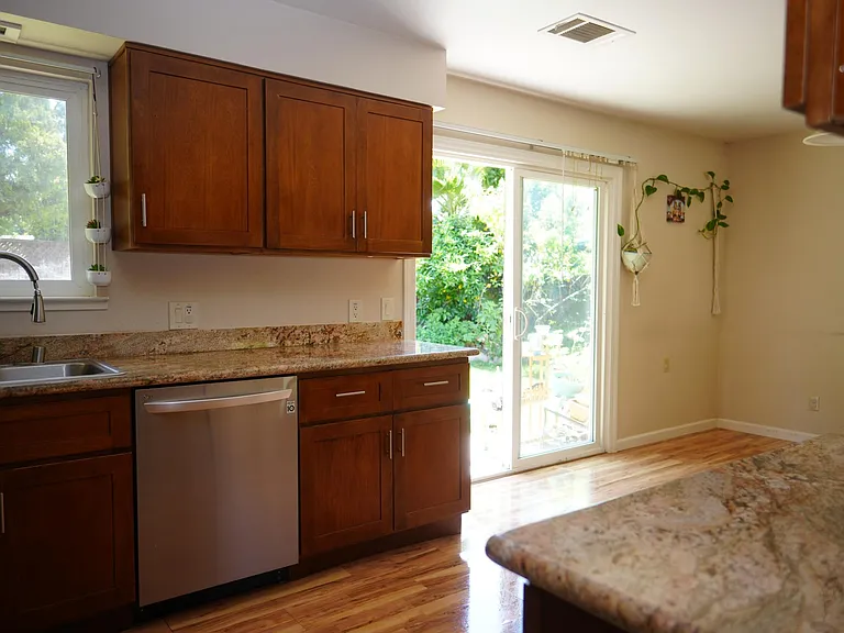 639 Sonoma Ave — Photo 6