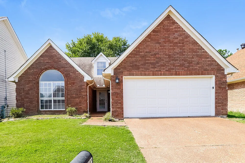 3 bed, 2.0 bath, 1563 sqft, $1,960 — Photo 1
