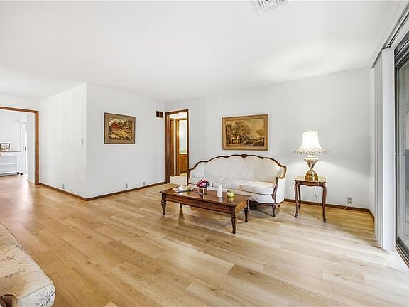3rd image of 441 W 104th St APT D