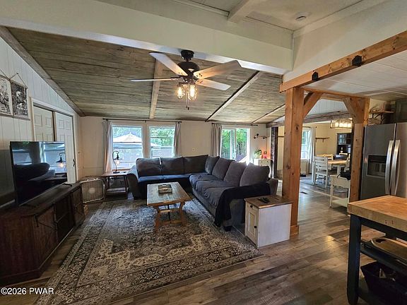 4th image of 561 Raymondskill Rd