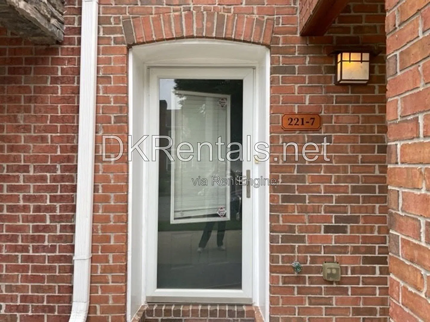 2 bed, 2.5 bath, 1270 sqft, $2,350 — Photo 2