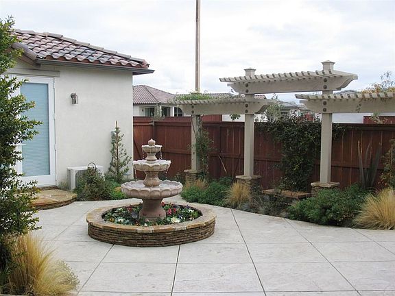 4th image of 2460 Alameda Dr