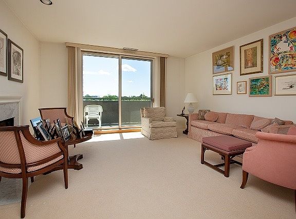 4th image of 4545 W Touhy Ave APT 508