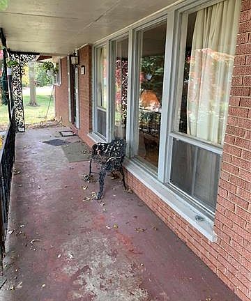 2nd image of 2501 Chaucer Ave