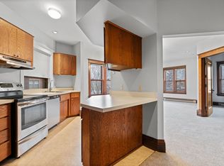 391 Laurel Ave APT 301, Saint Paul, MN 55102