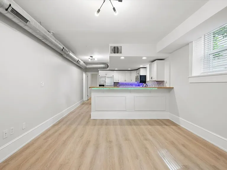 859 W Wellington Ave #G — Photo 2