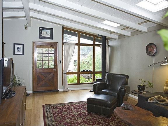 5th image of 316 Carmel Ave