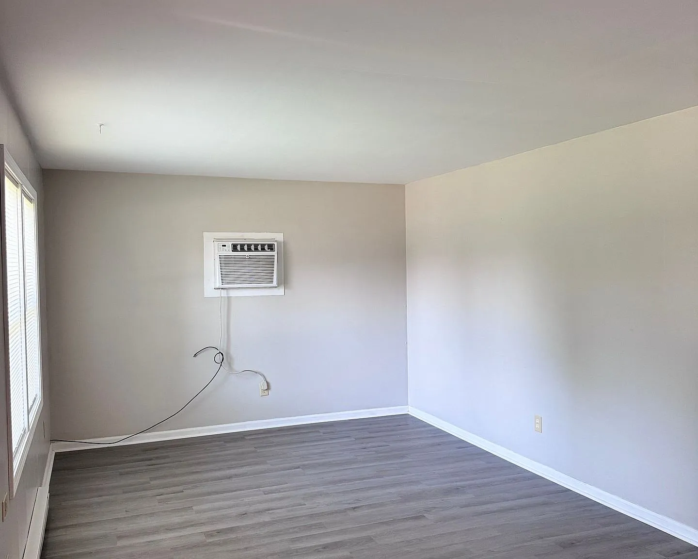1510-MF2-E4 — Photo 2