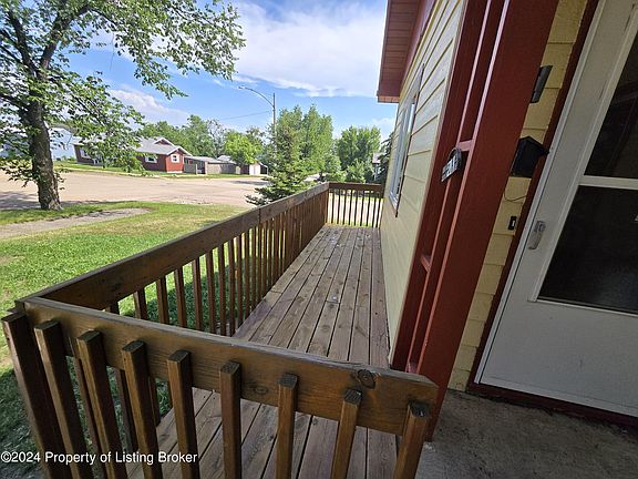 4th image of 211 7th Ave W