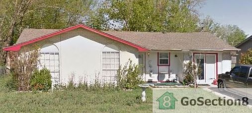1st image of 819 Ross Ln