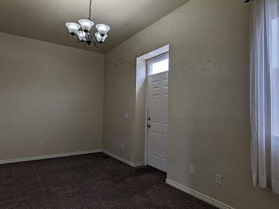 5th image of 324 E Yellow Feather Dr