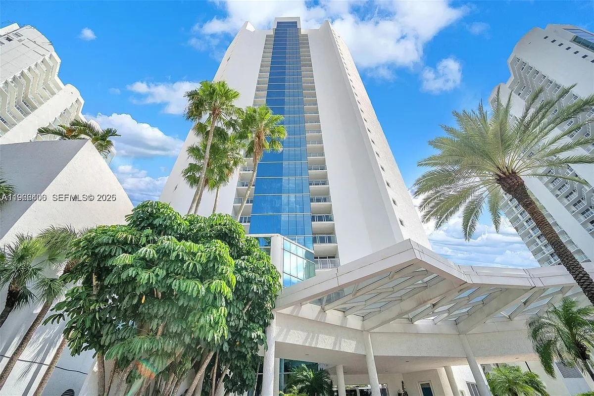 Building Photo - 16445 Collins Ave #2328