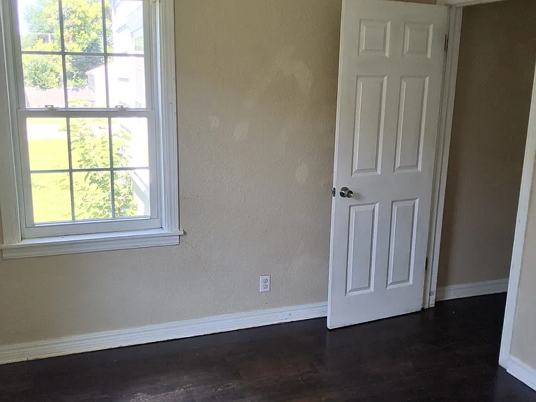 1552 S Elm Ave — Photo 13