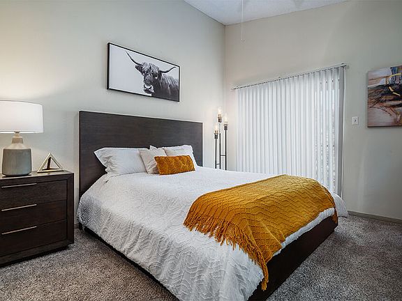 3rd image of 6300 Rue Marielyne St #305