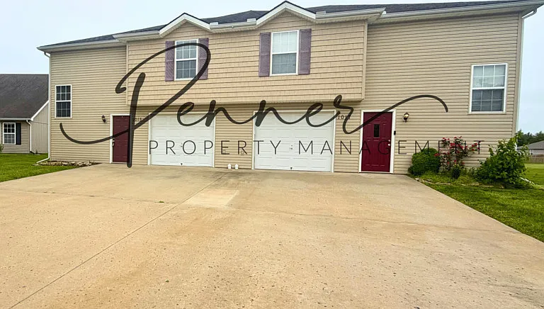 1015 NW Willow Dr — Photo 1