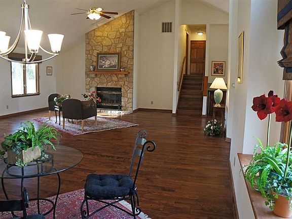 4th image of 9430 Meadow Woods Ln