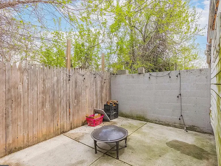 1615 Fontain St — Photo 14