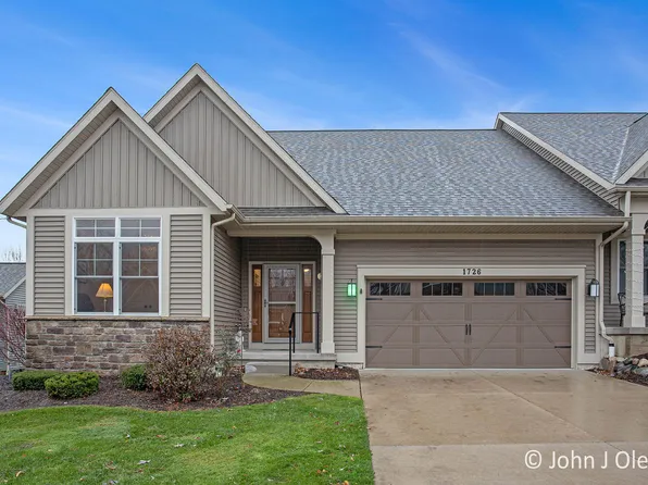 1726 N Brandon Ridge Dr NW, Grand Rapids, MI 49544