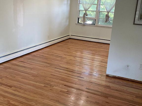 3rd image of 98 Neponsit St
