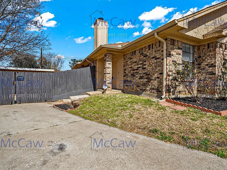 2813 Newkirk Ct — Photo 2