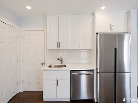 5th image of 180 Dupont Place