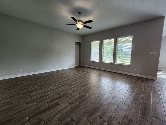 4th image of 1402 Oaklawn Dr