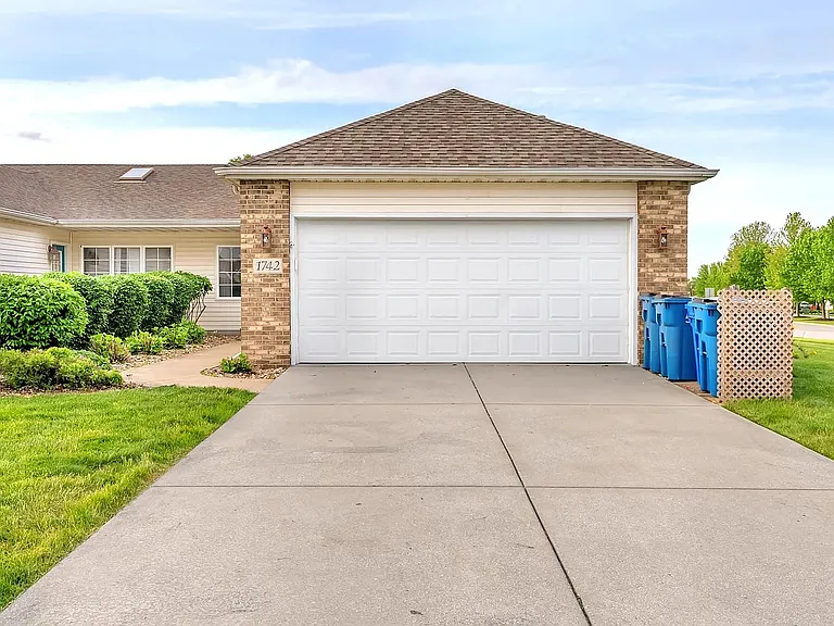 1742 Dogwood Dr — Photo 4