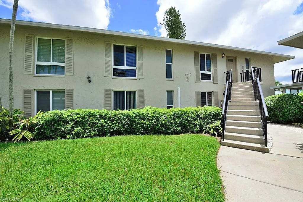 2 bed, 2.0 bath, 1215 sqft, $4,400 — Photo 2