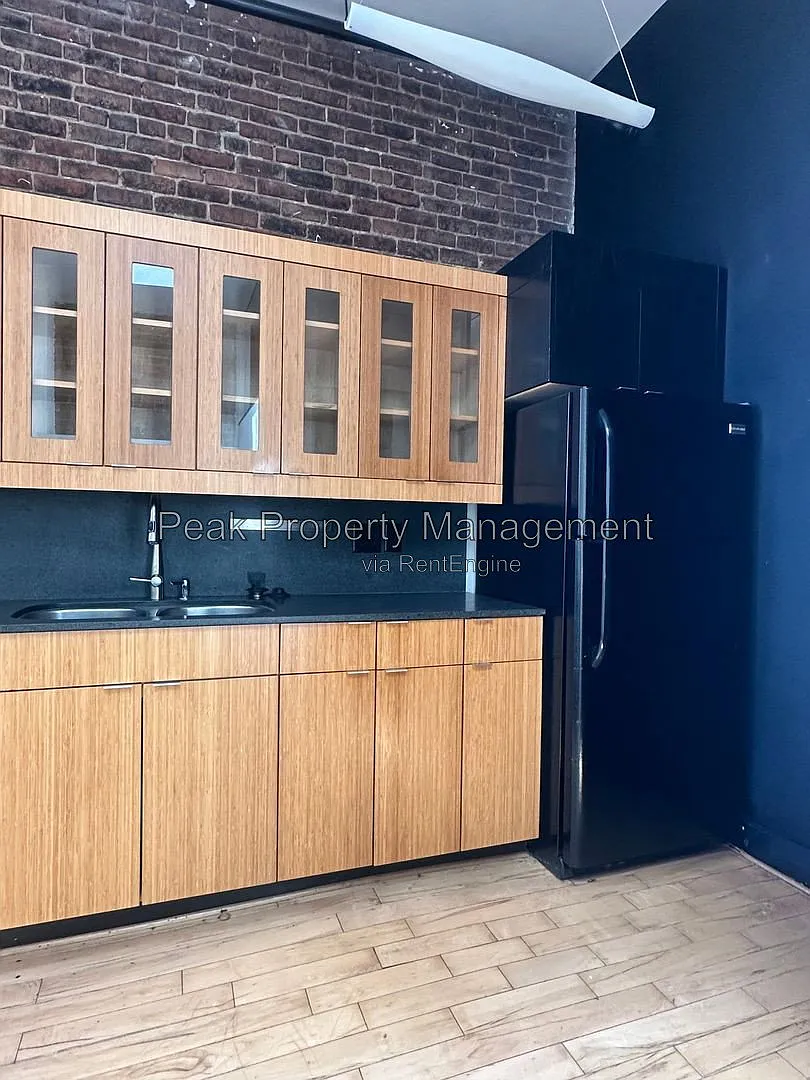 2 bed, 2.0 bath, 865 sqft, $1,425 — Photo 2