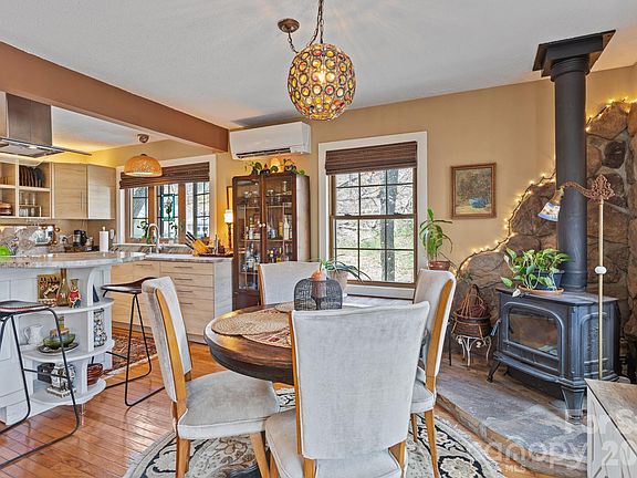 4th image of 373 Lytle Cove Rd