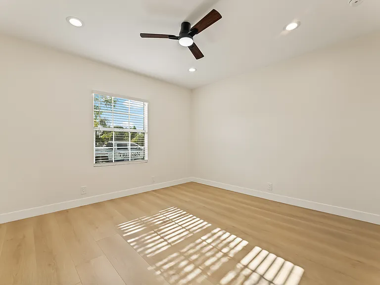 9716 Felton Ave — Photo 22