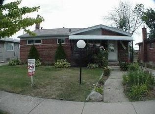 25064 Huron St, Roseville, MI 48066