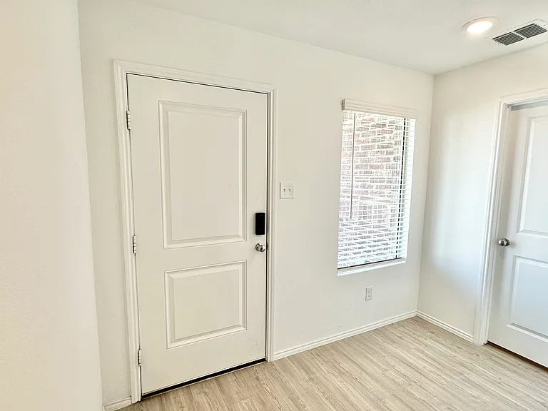4152 Silverstein St — Photo 4