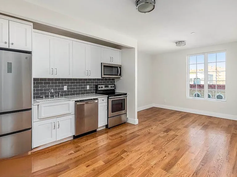1084 Rogers Ave #3A — Photo 1