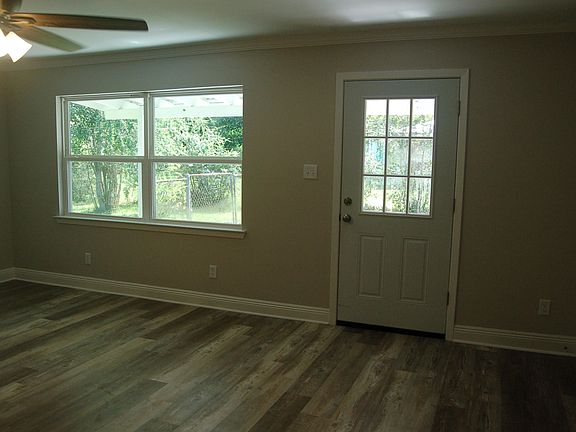3rd image of 212 Palmyra Dr