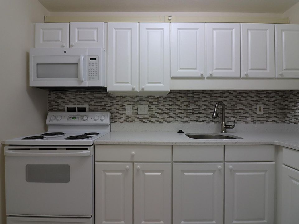 1st image of 142 Saint Marys St #3